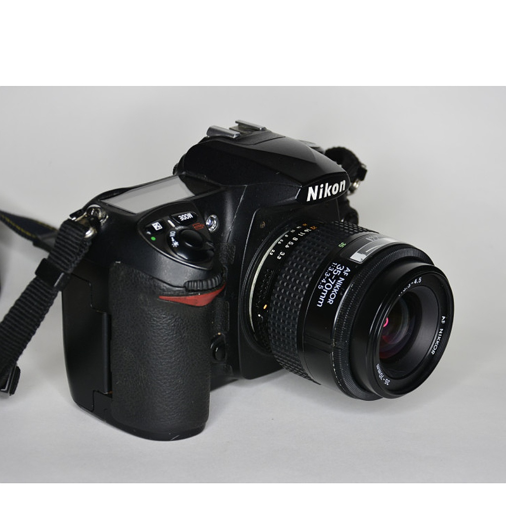 Nikon D200 + 35-70mm f3,3-4,5 (4083301)