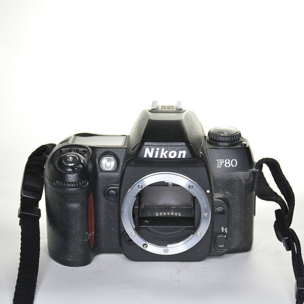 Nikon F80 váz