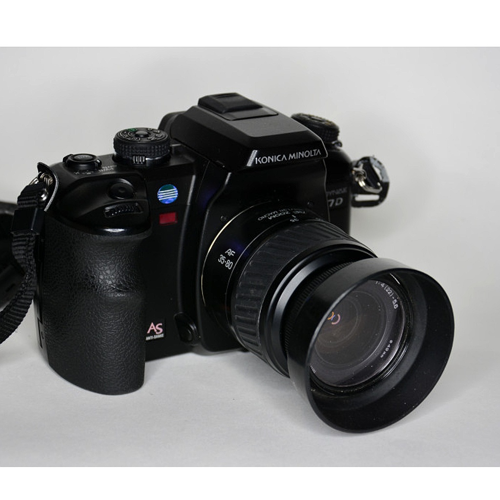 Konica Minolta Dynax 7D + 0,35 / f1.3 (00404698)